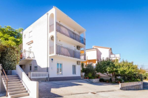 Отель Apartment Arbanija 7543b  Трогир